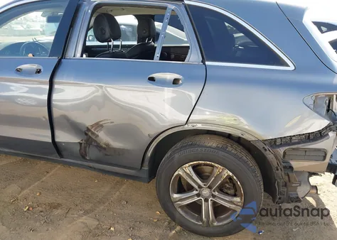 2016 Mercedes-Benz Glc 300 z USA, uszkodzony, nr VIN WDC0G4JB5GF009359